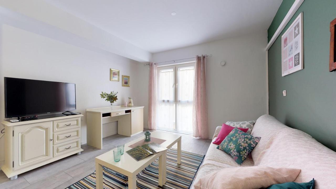 Mirta Deluxe Superior 5 Star Apartment, Your Piece Of Heaven By The Sea & Park, With Sea & Park View Novigrad  Exterior photo