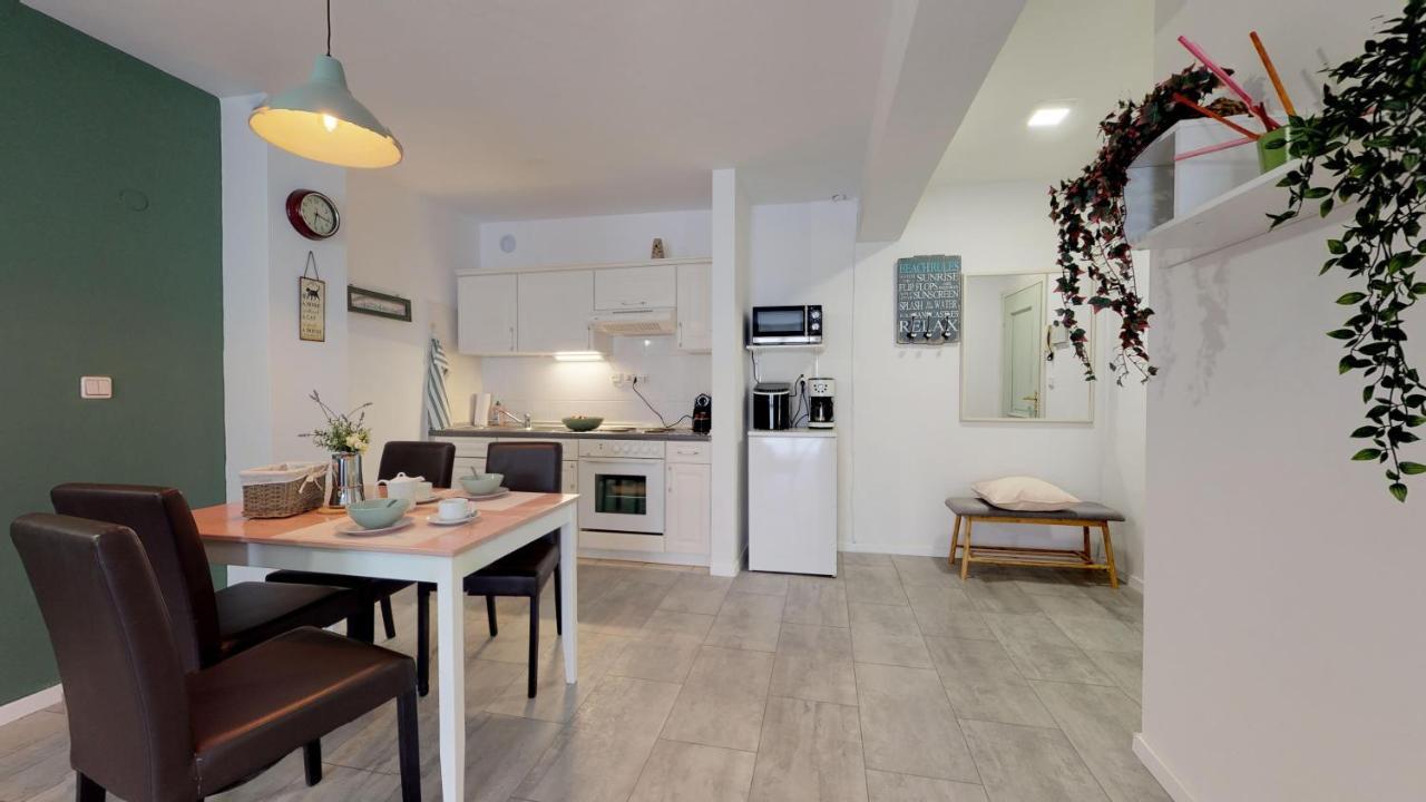 Mirta Deluxe Superior 5 Star Apartment, Your Piece Of Heaven By The Sea & Park, With Sea & Park View Novigrad  Exterior photo