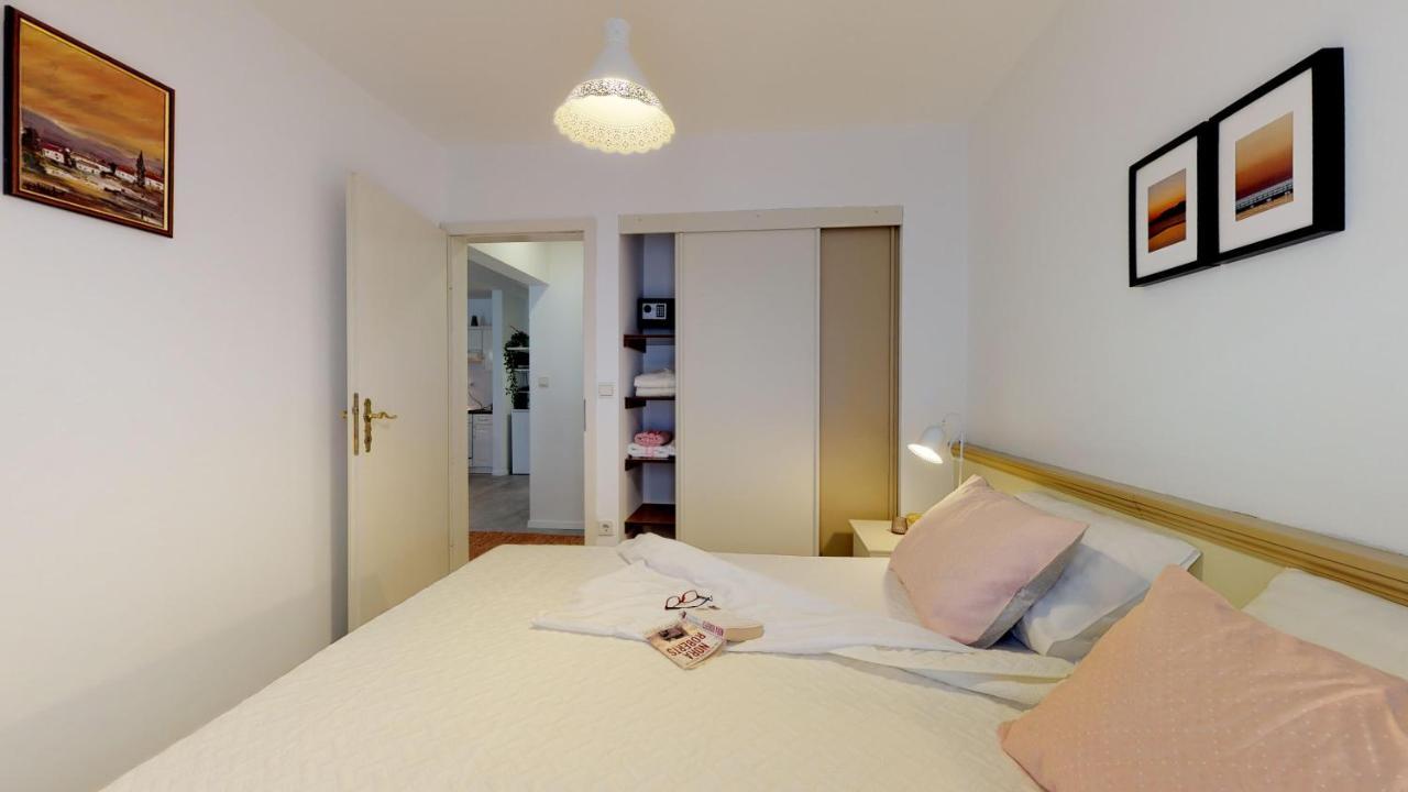 Mirta Deluxe Superior 5 Star Apartment, Your Piece Of Heaven By The Sea & Park, With Sea & Park View Novigrad  Exterior photo