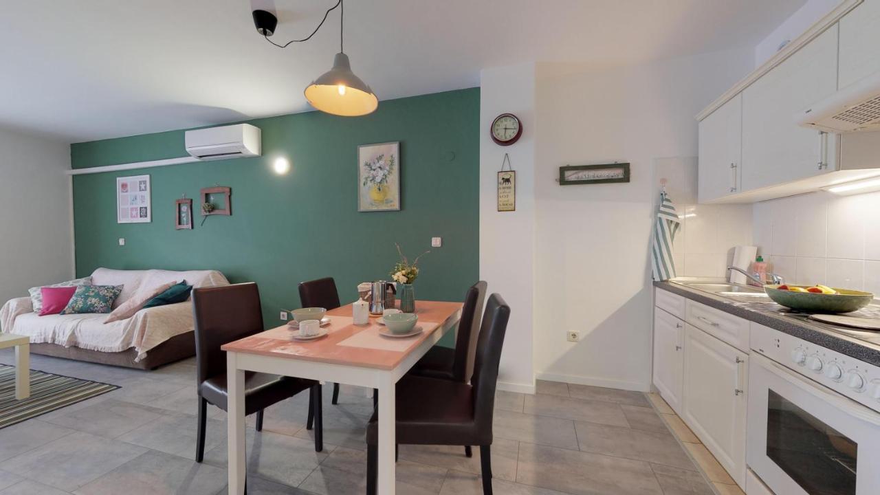 Mirta Deluxe Superior 5 Star Apartment, Your Piece Of Heaven By The Sea & Park, With Sea & Park View Novigrad  Exterior photo