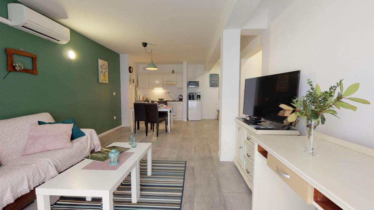 Mirta Deluxe Superior 5 Star Apartment, Your Piece Of Heaven By The Sea & Park, With Sea & Park View Novigrad  Exterior photo