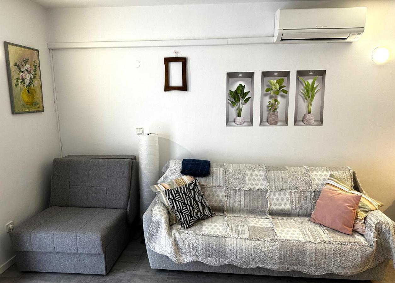 Mirta Deluxe Superior 5 Star Apartment, Your Piece Of Heaven By The Sea & Park, With Sea & Park View Novigrad  Exterior photo